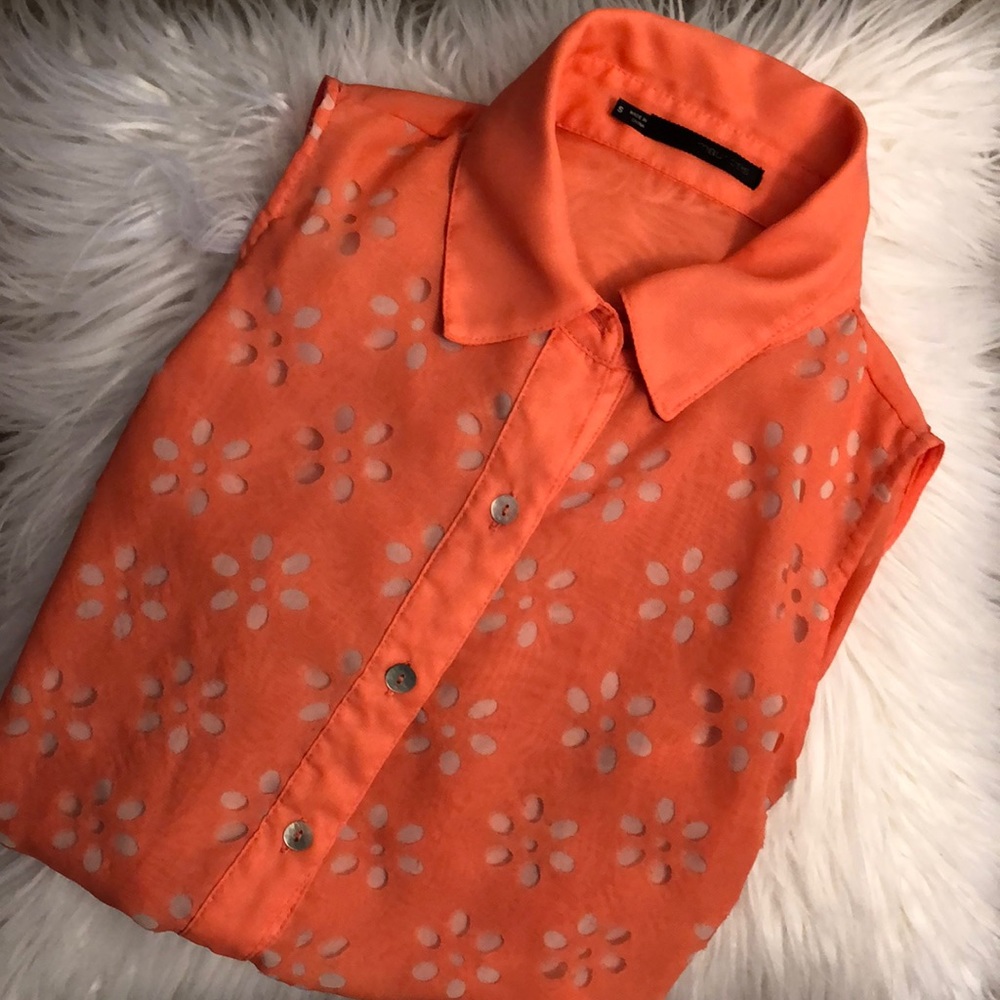 Peach, sleeveless button up shirt